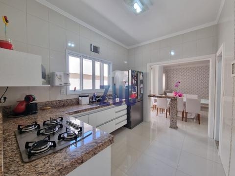 Casa à venda em Valinhos, Loteamento Residencial Santa Gertrudes, com 3 suítes, com 170.6 m²